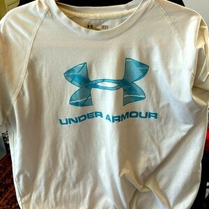 Under armour heat gear short sleeve shirt. Good condition.